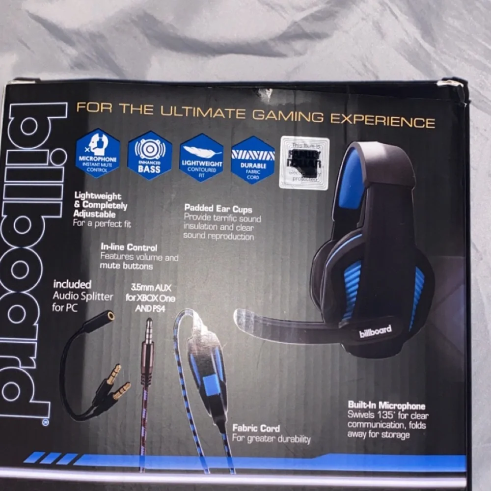 Billboard gaming headset